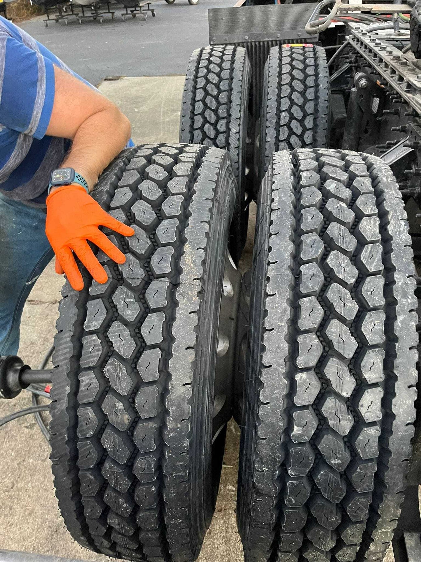 11r 22.5 16 ply drive